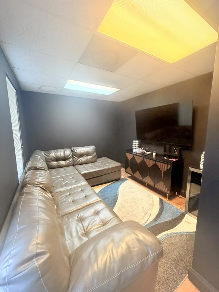 PrimeLine customer lounge
